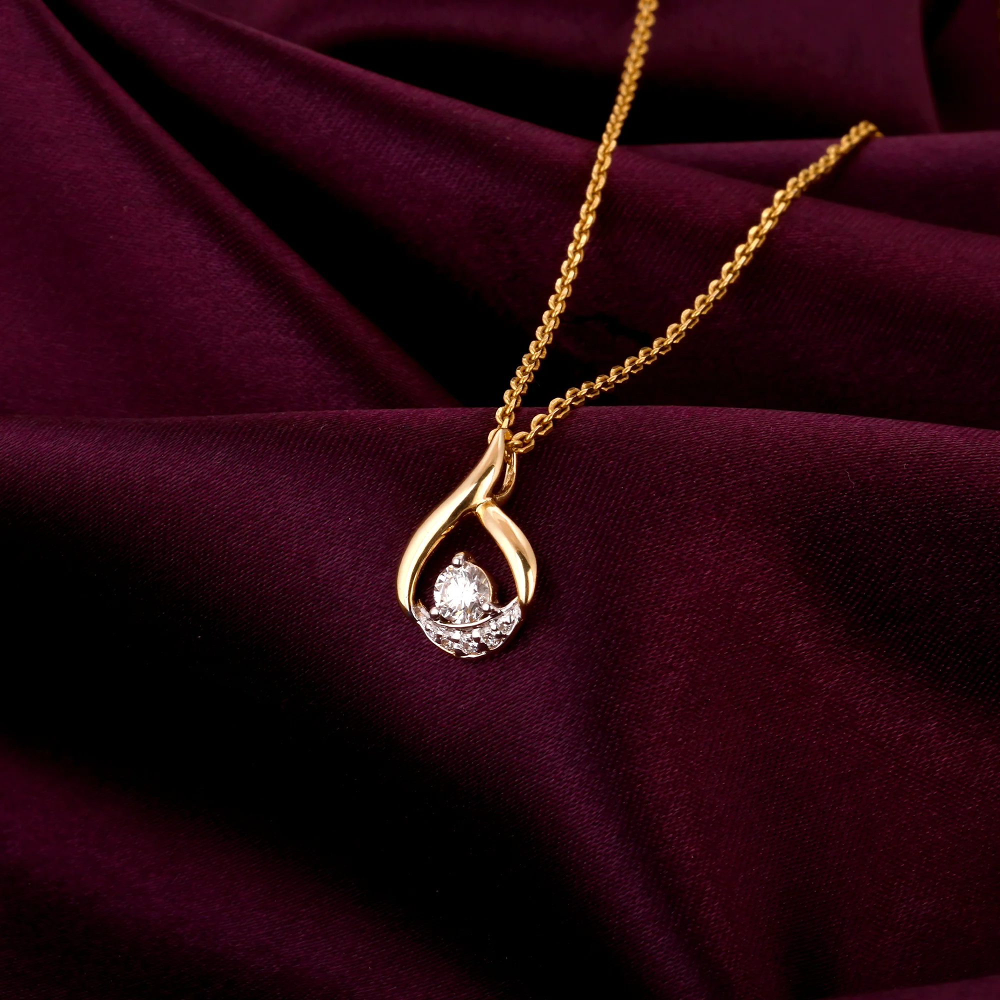 Gold Charming Dew Drops Diamond Pendant - Image 2
