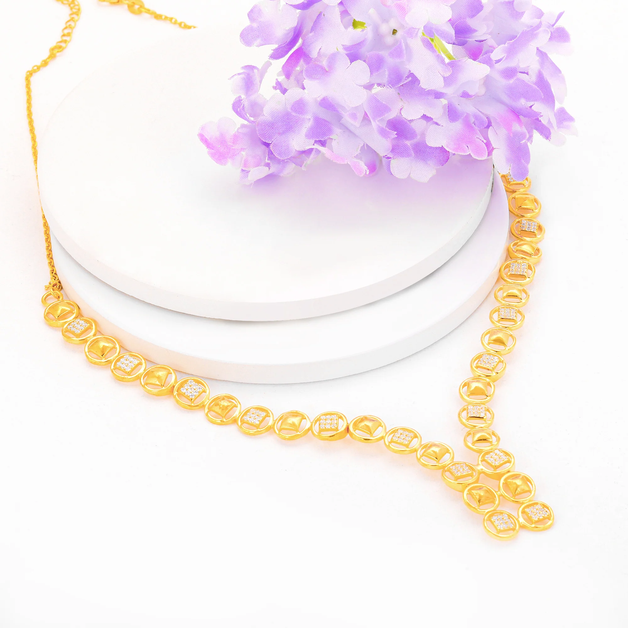 Anushka Sharma Golden Rhythm Of The Night Necklace - Image 2