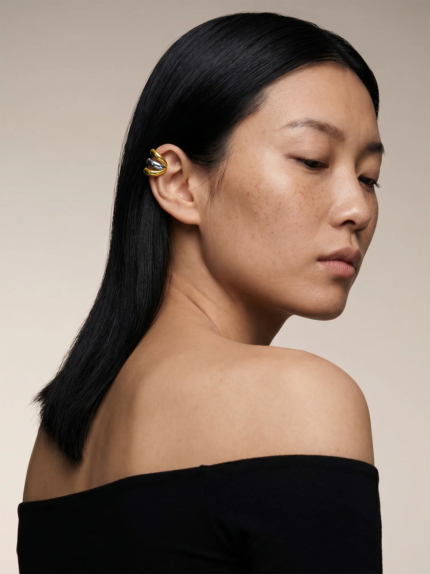 Curve Dual Tone Ear Earrings - Image 3