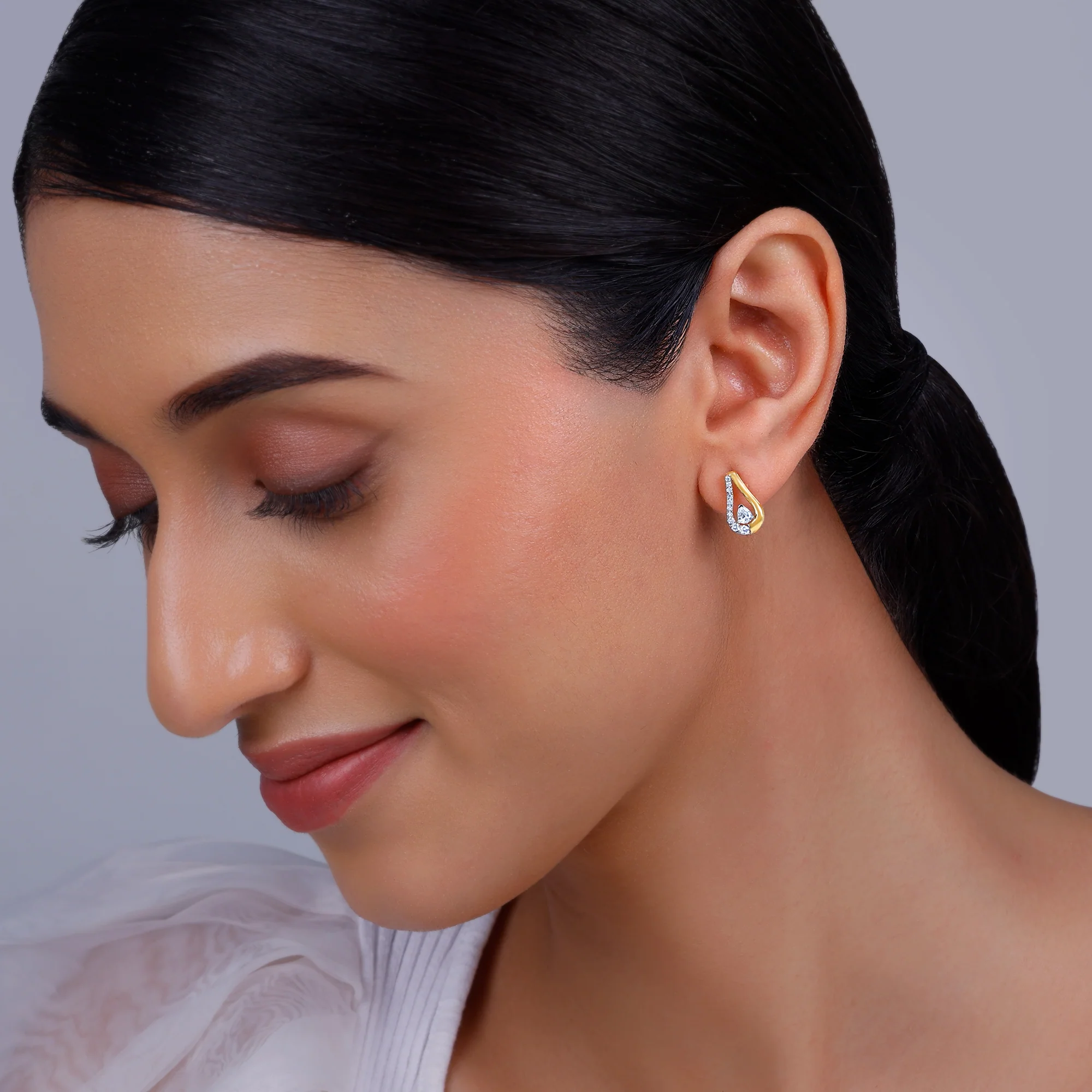 Gold Majestic Aura Diamond Earrings - Image 3