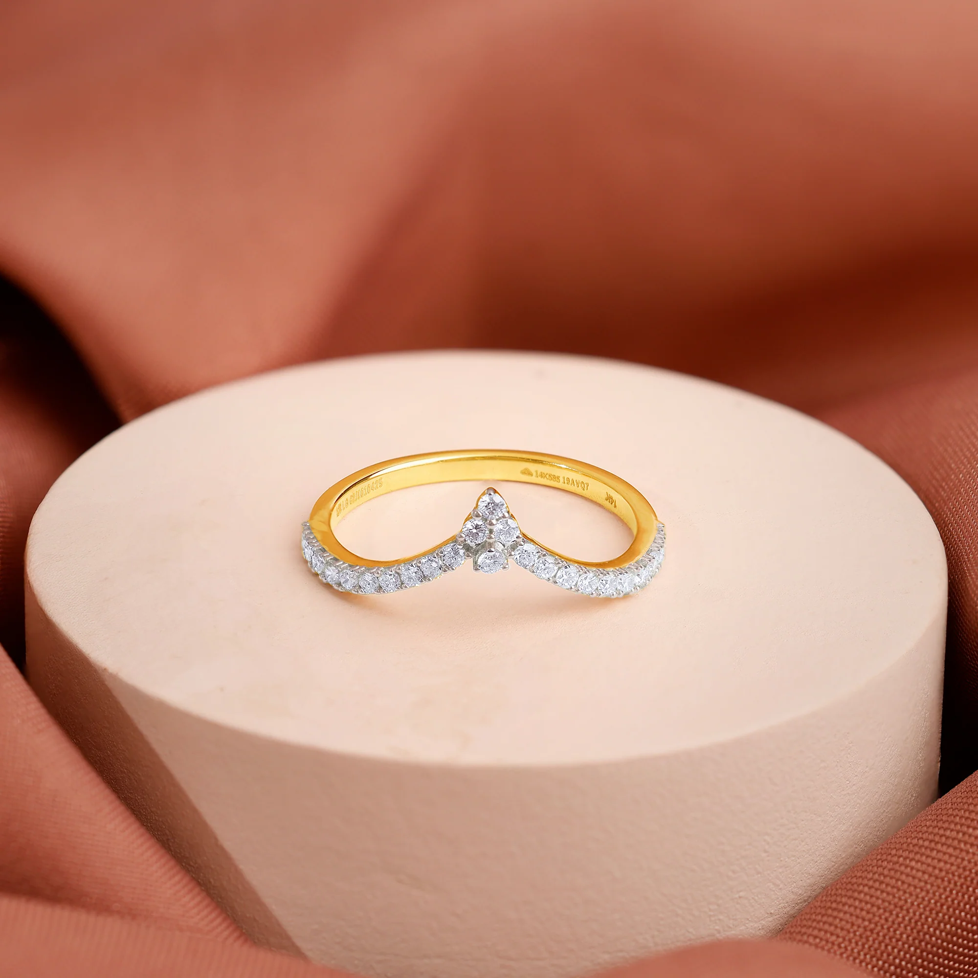 Gold Scallop Shine Lab Grown Diamond Ring - Image 2