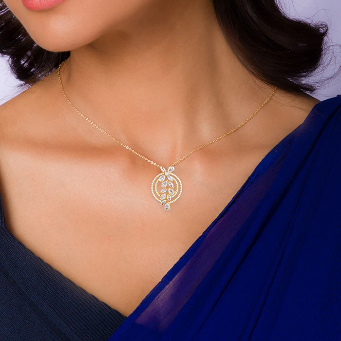 The White Periwinkle Pendant With Link Chain - Image 2