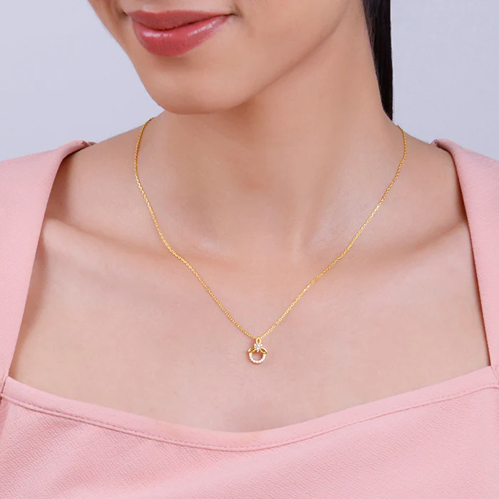 Golden Adoring Floral Pendant With Link Chain - Image 3
