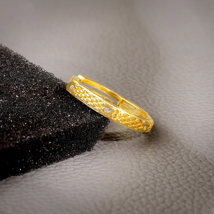 Golden Elegant Pattern Ring Band For Him - Image 2