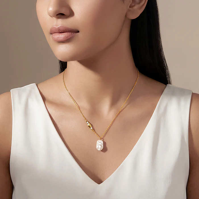 Golden Emilia Pearl Necklace - Image 3