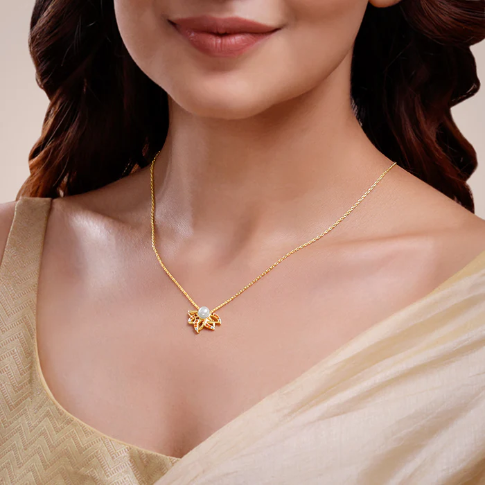 Golden Freya Necklace - Image 3