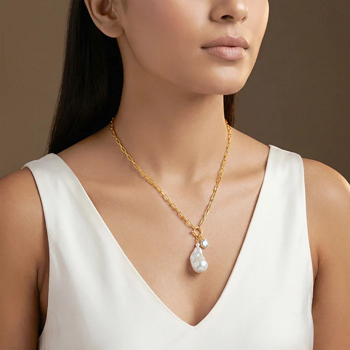 Golden Shailene Pearl Necklace - Image 3