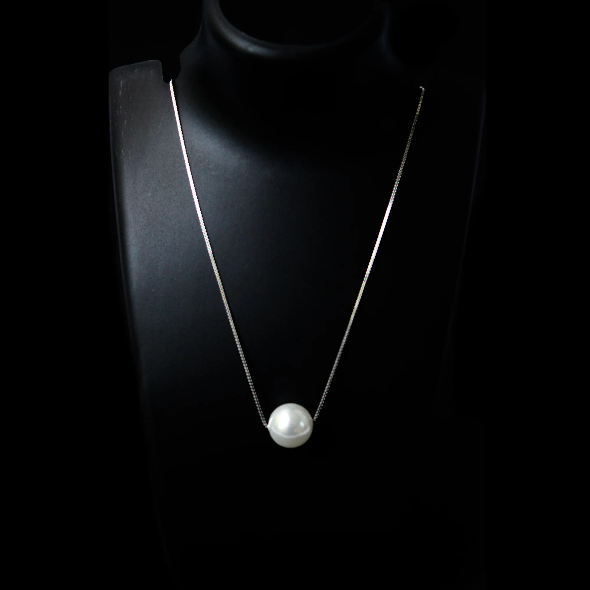 Anushka Sharma Moonlight Pearl Set - Image 4