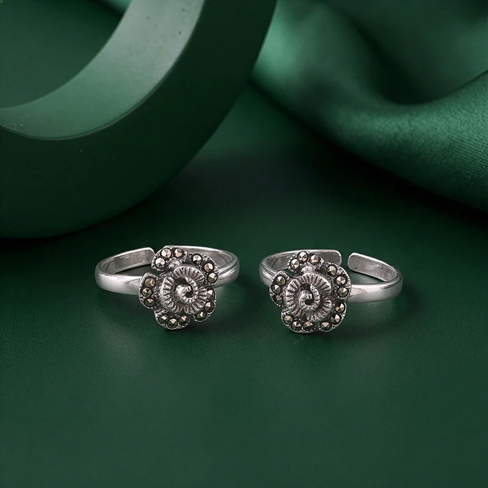 Oxidised Silver Nayra Toe Rings - Image 2