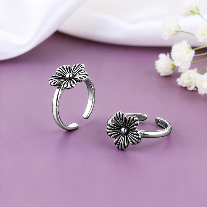 Oxidised Silver Yatika Toe Rings - Image 2