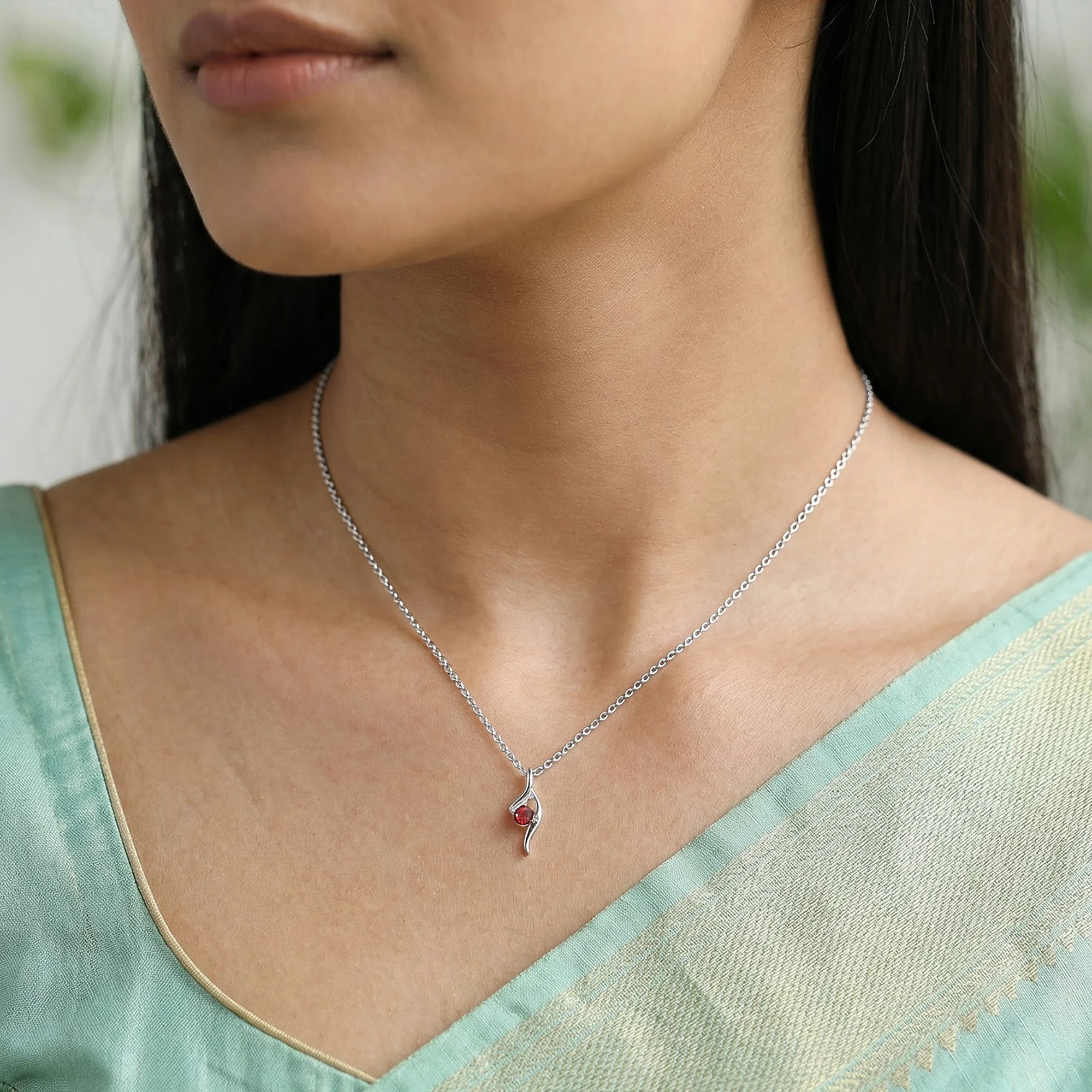 Silver Eesha Pendant With Link Chain - Image 3