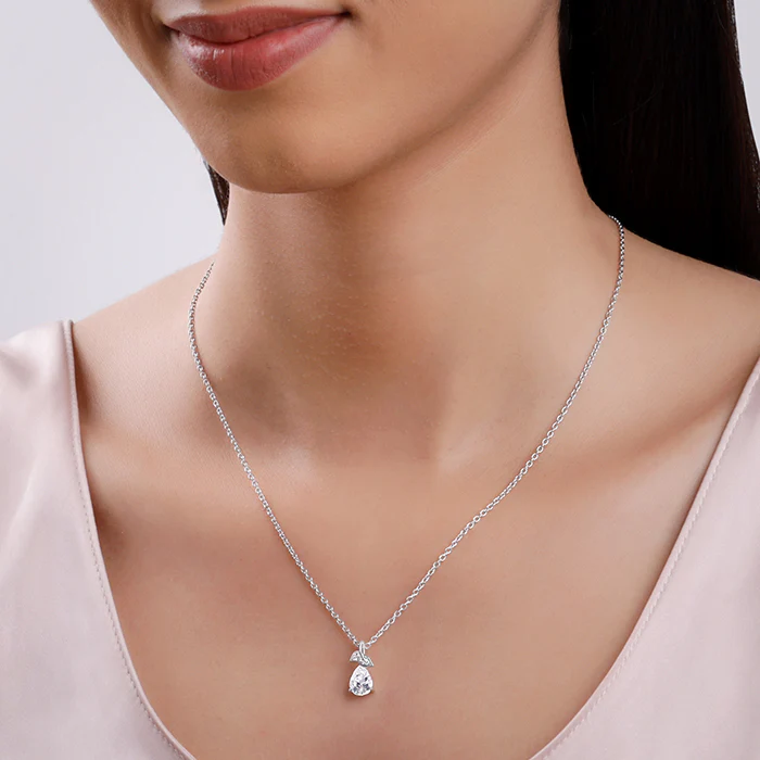 Silver Leafy Teardrop Pendant With Link Chain - Image 3