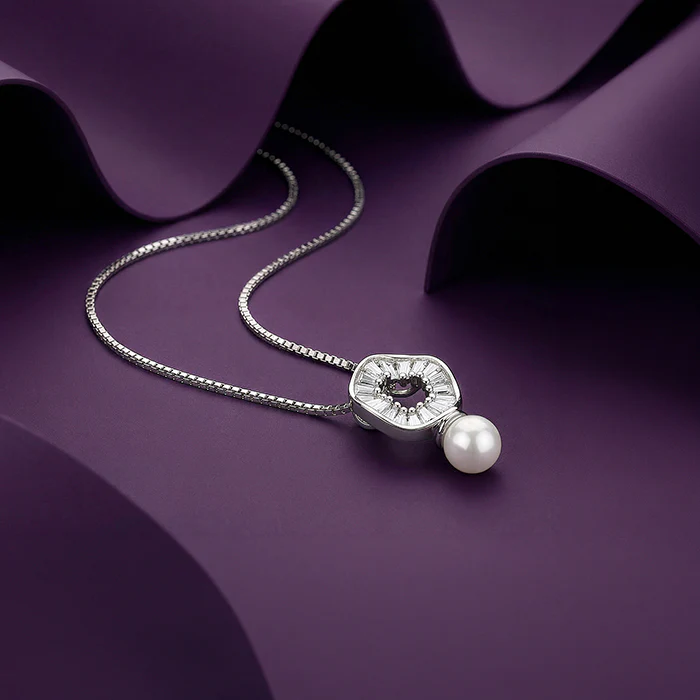 Silver Lizzie Pearl Necklace - Image 2
