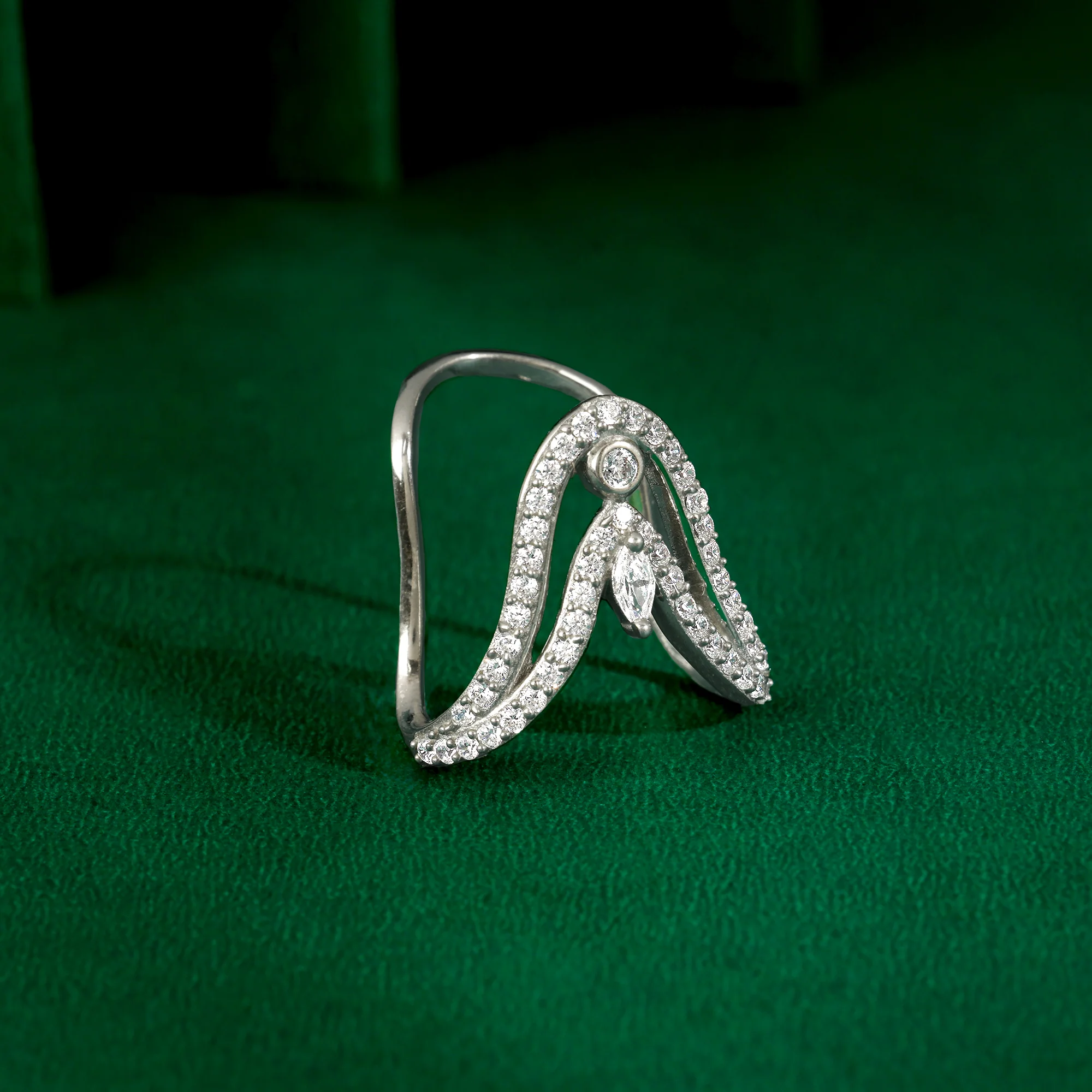 Silver Rekha Vanki Ring - Image 2