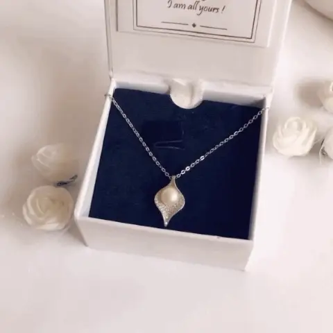 Silver Seashell Pearl Necklace - Image 4