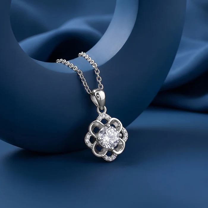 Silver Vibrant Clover Pendant With Link Chain - Image 2