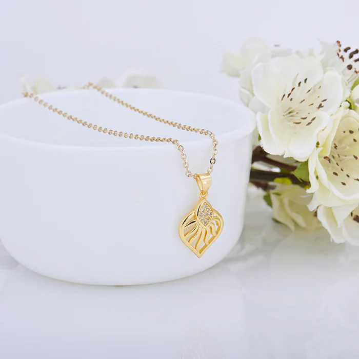 Golden Sun Leaf Pendant With Link Chain - Image 2